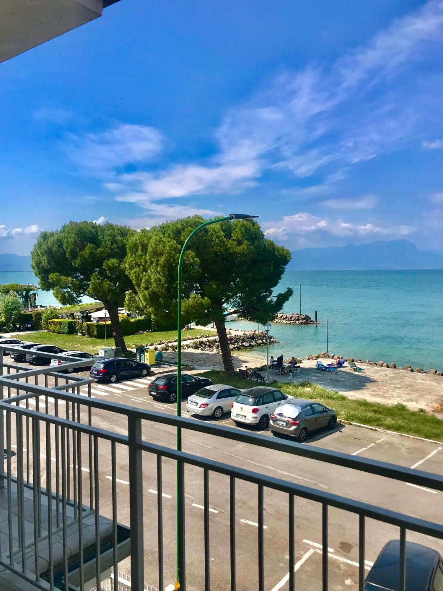 Casa Caterina Lake View Holidays Apartments Peschiera del Garda Exteriör bild