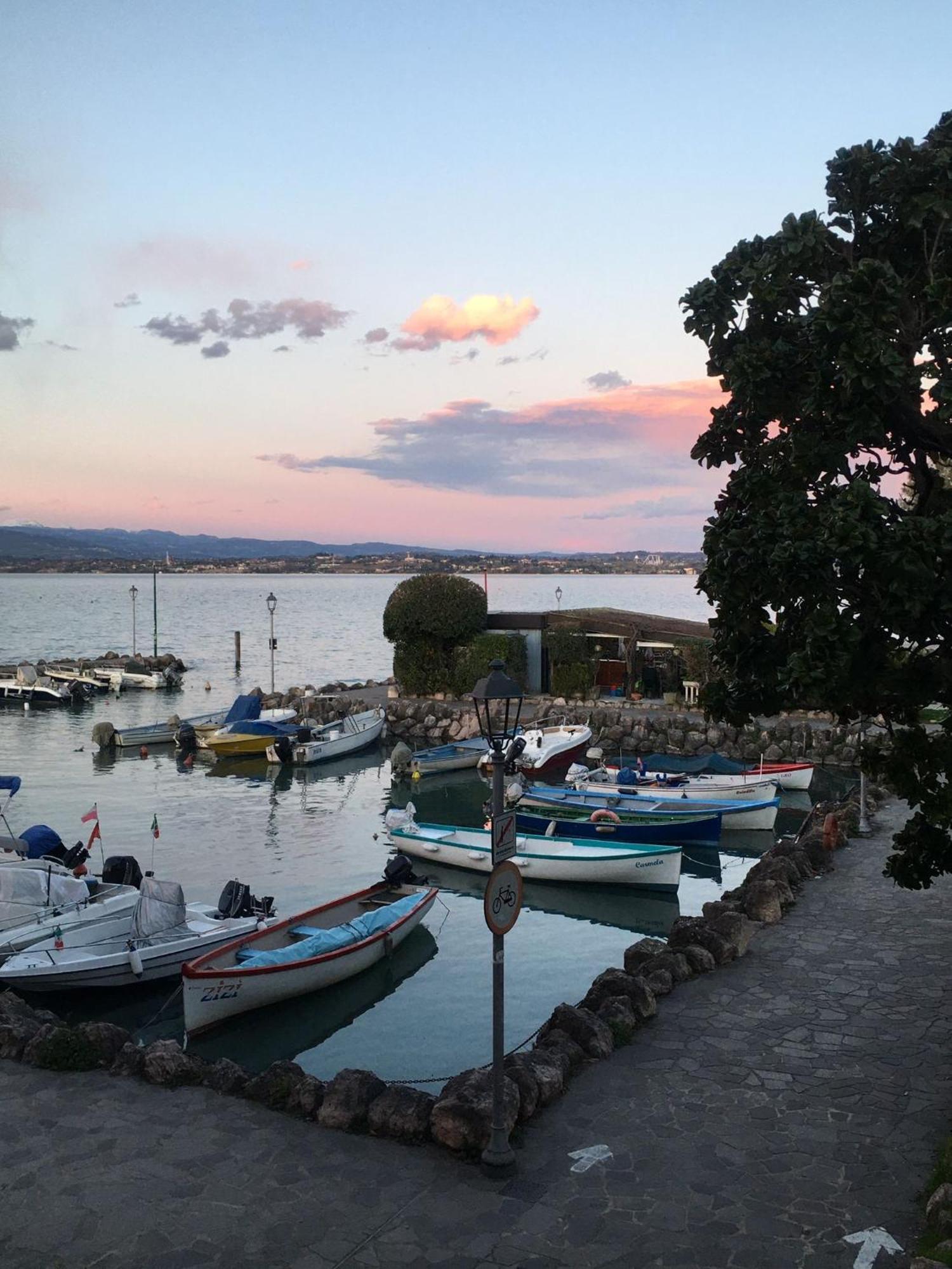 Casa Caterina Lake View Holidays Apartments Peschiera del Garda Exteriör bild