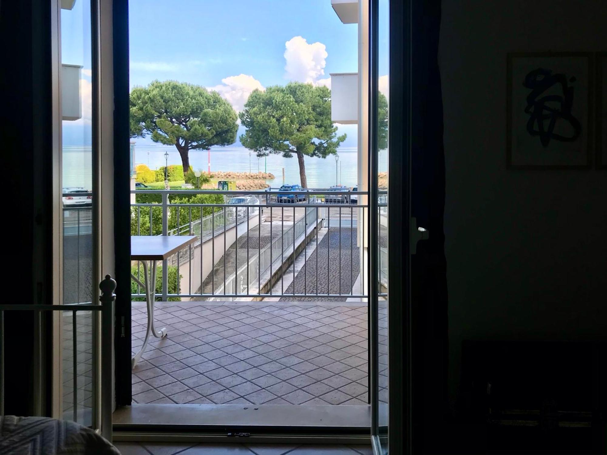 Casa Caterina Lake View Holidays Apartments Peschiera del Garda Rum bild